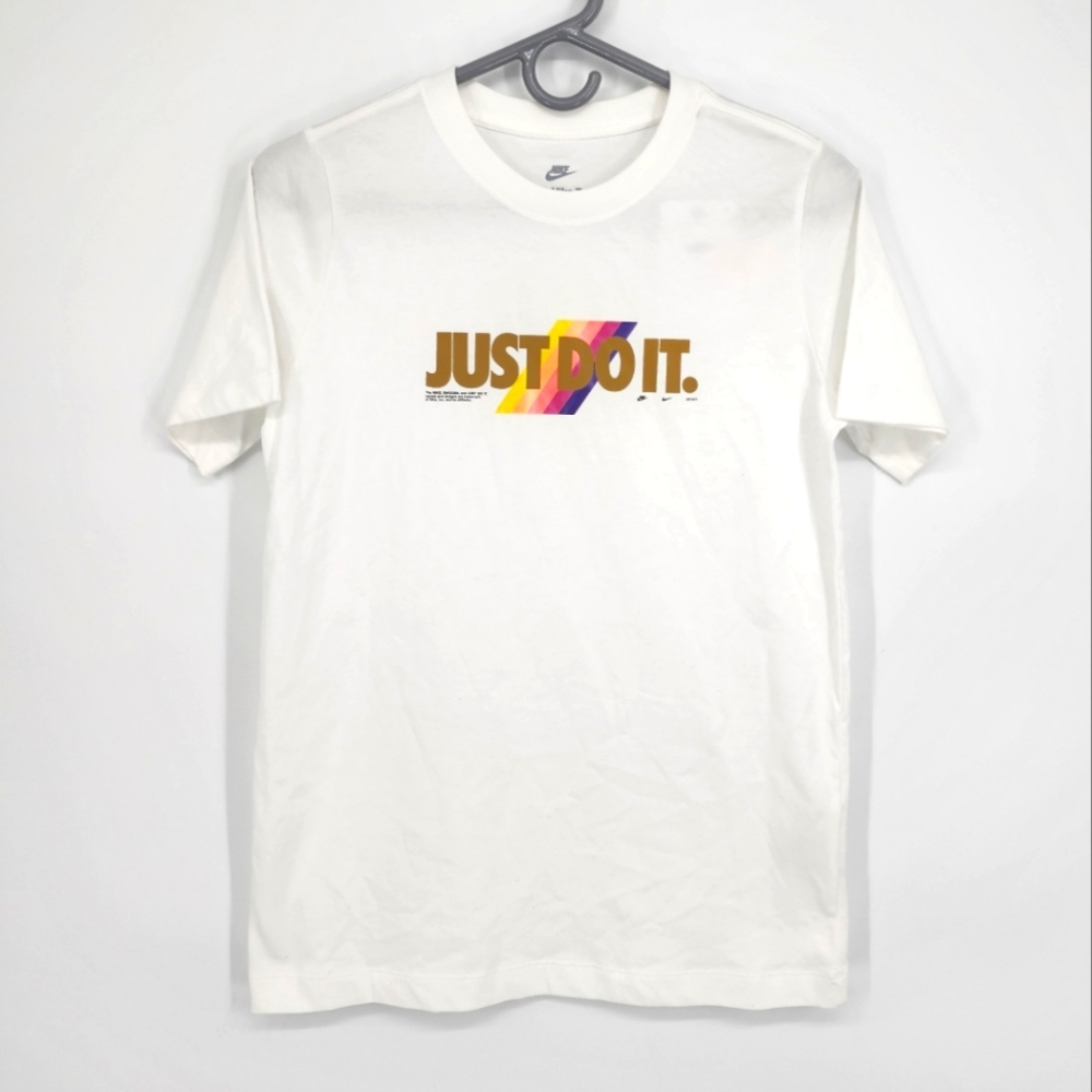 Nike NWT Tee Shirt Graphic Youth Large